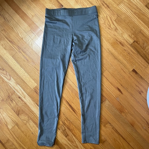 Pink Victoria’s Secret size m grey shiny leggings - Picture 1 of 3